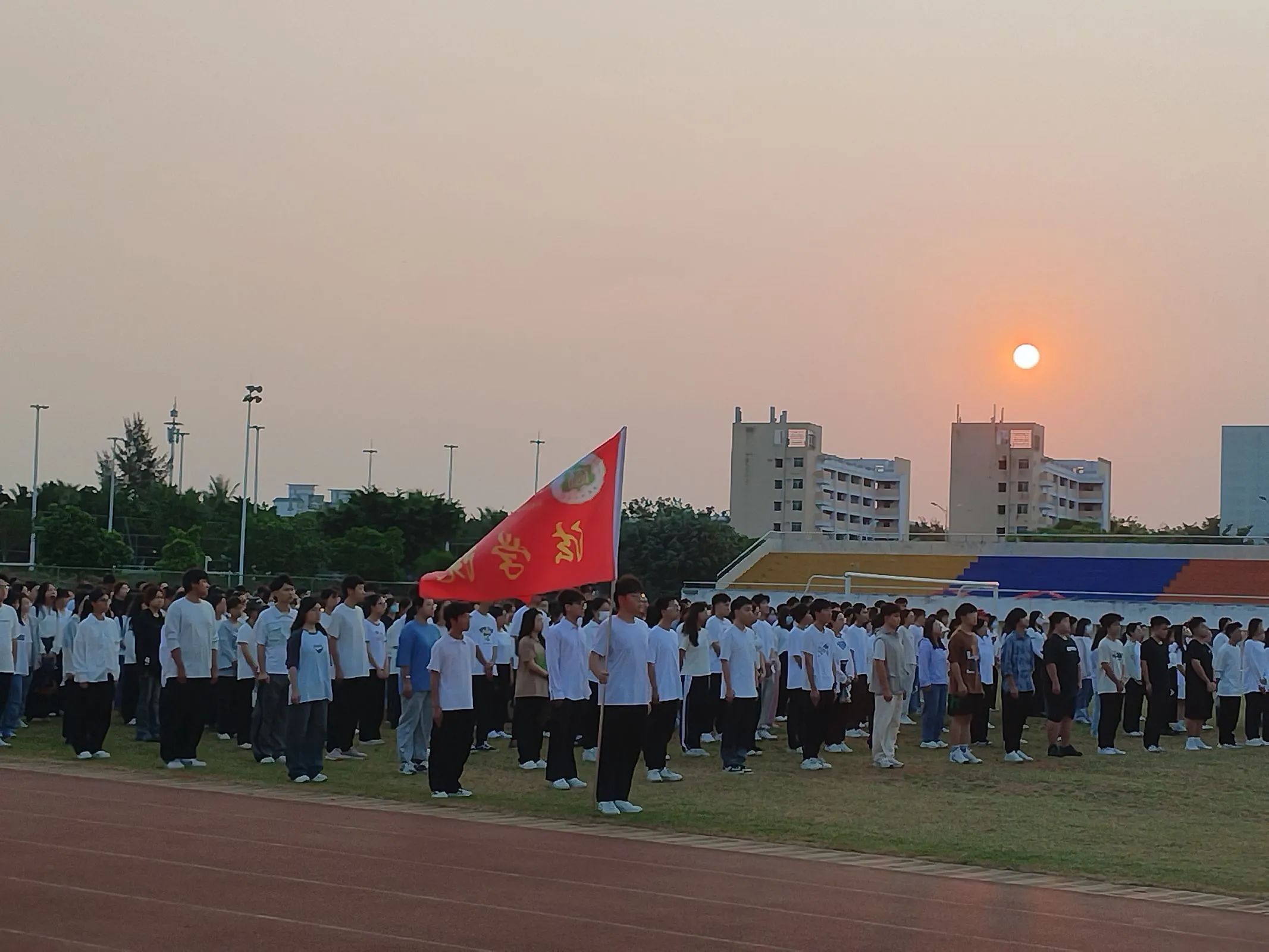 法学院举行以青春之名，扬青春风采——“国旗下的讲话”爱国主义教育活动