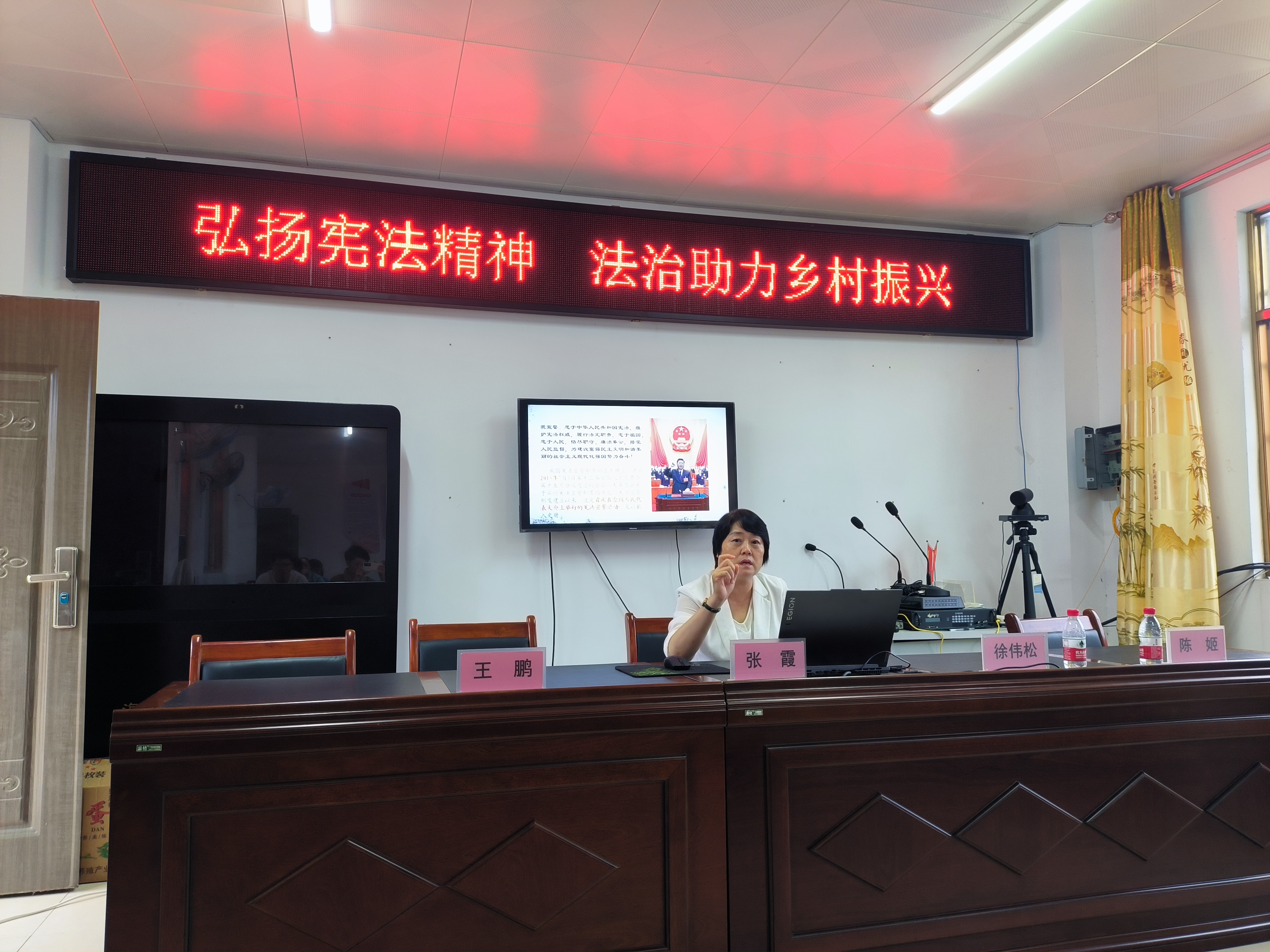 国家宪法日，我院院长张霞、副院长唐欣瑜应邀开展多场普法宣讲活动
